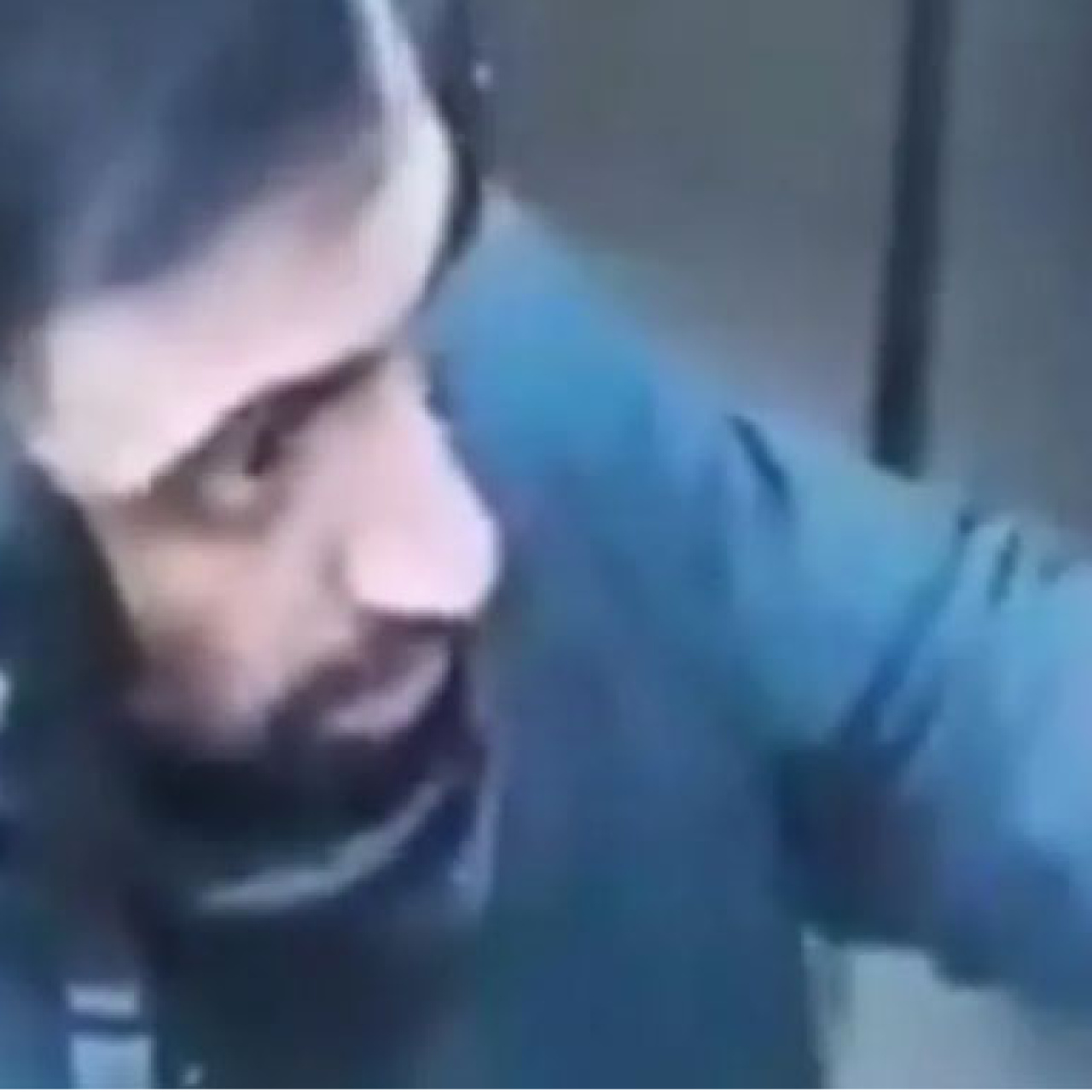 Atatürk'ün portresine kuryeden çirkin saldırı! Sıcak gelişme!