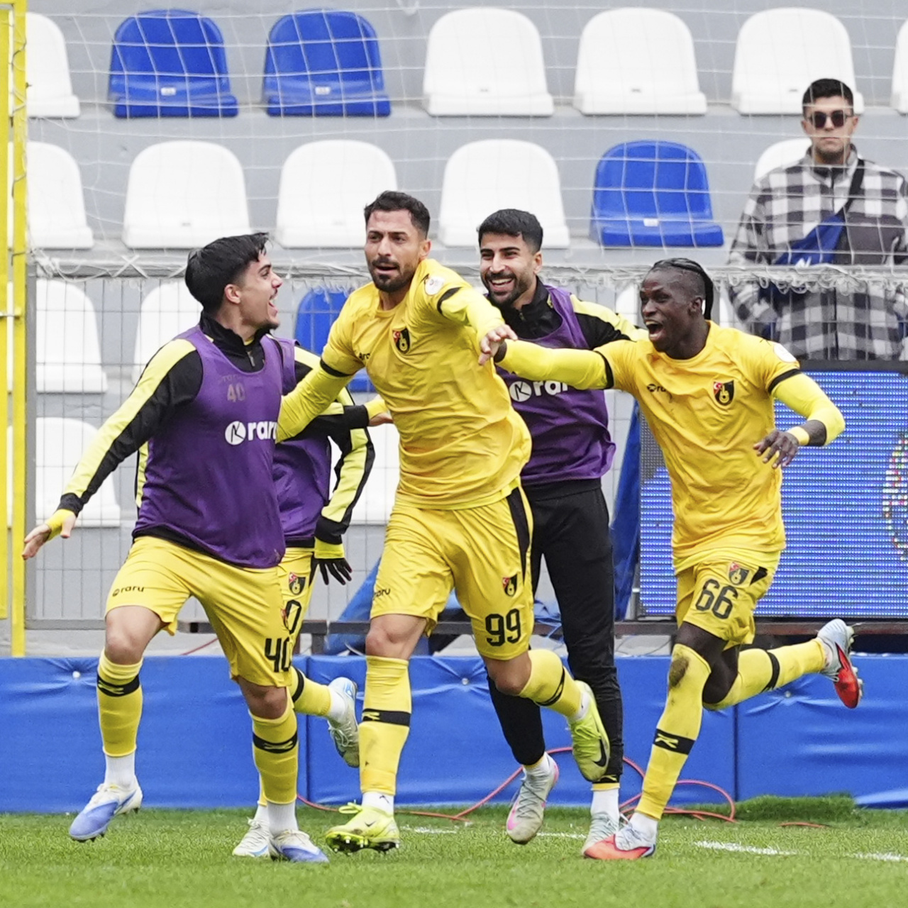 İstanbul, Sarıyer'i mağlup etti