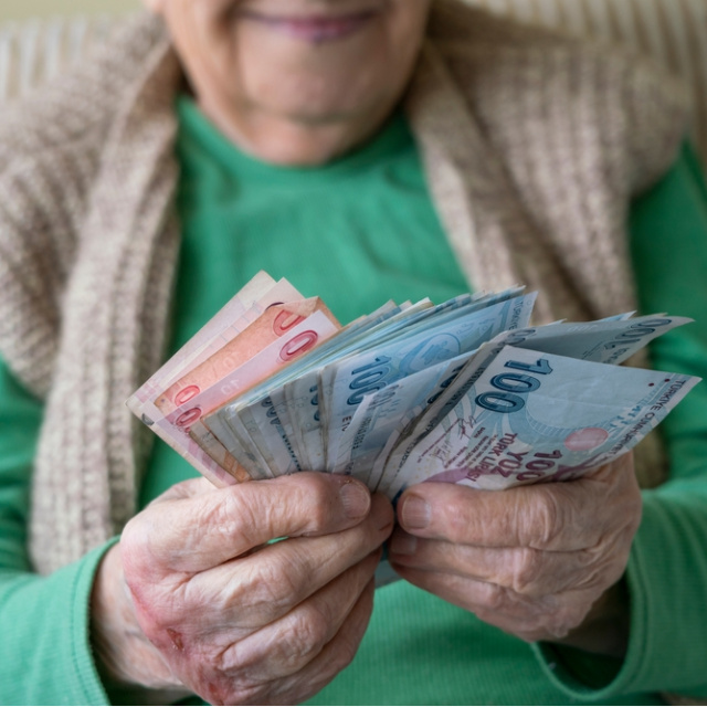 En düşük emekli maaşına ek zam var mı?