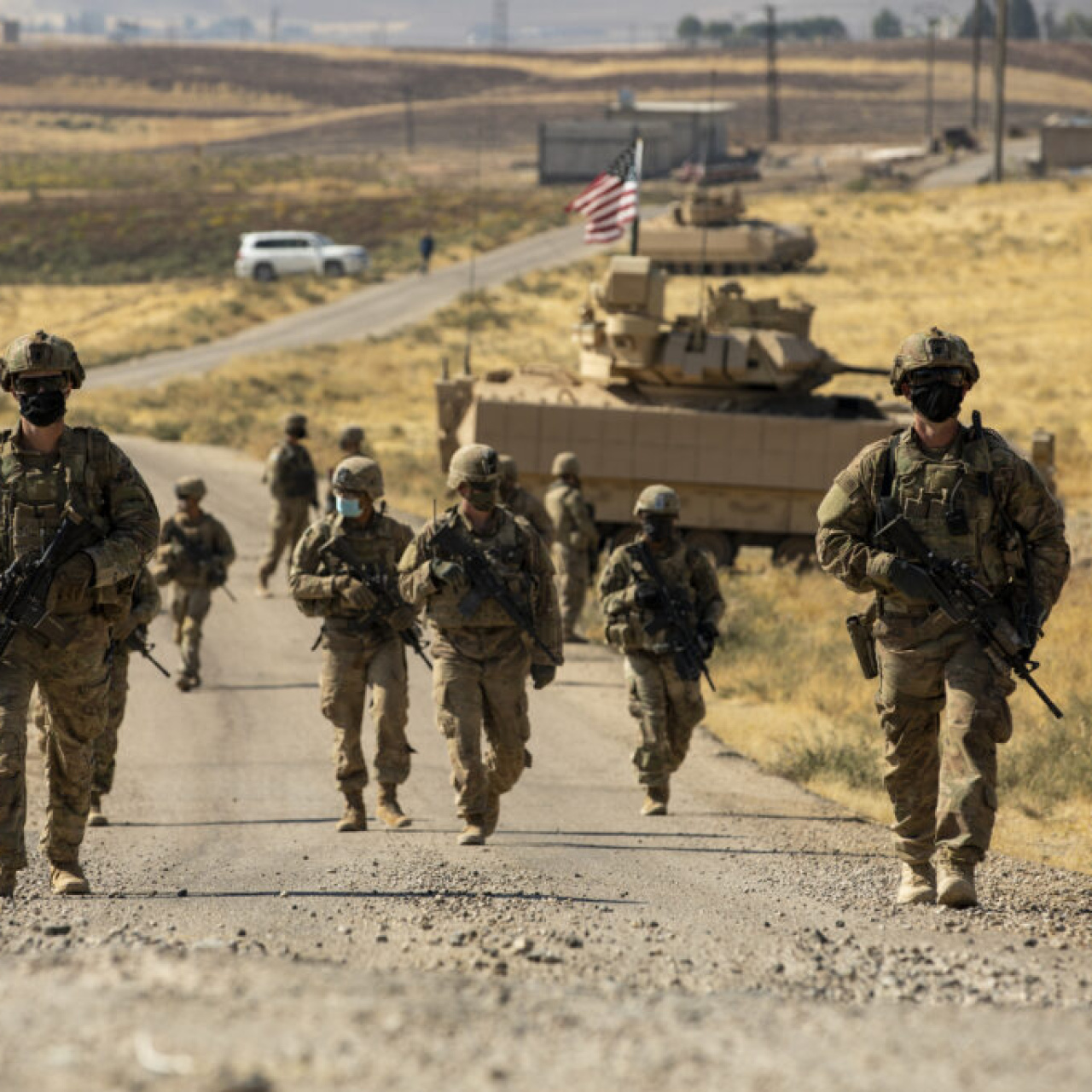 Suriye'deki ABD askerlerine ateş açıldı