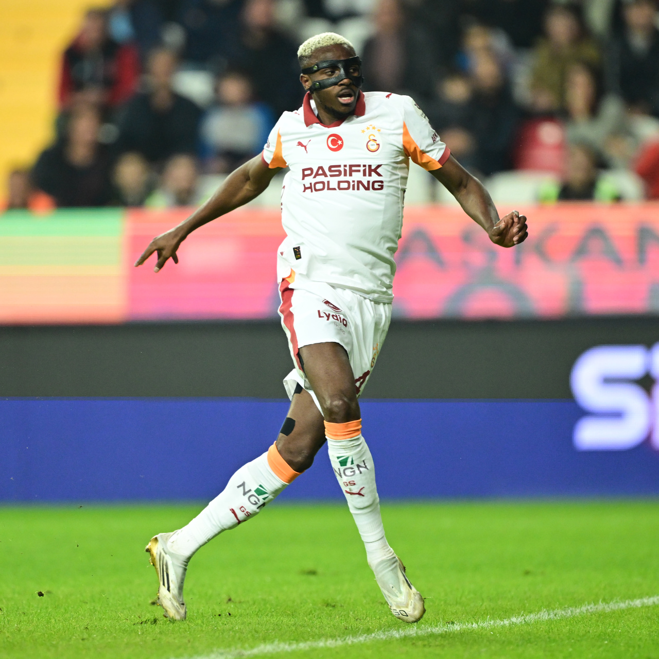 Victor Osimhen cezalı duruma düştü!