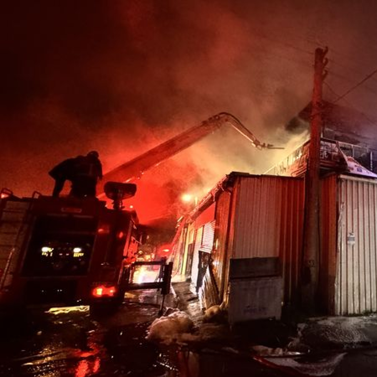 Hırdavat dükkanında yangın çıktı