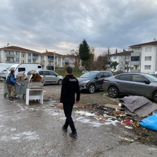 Çevreyi kirleten kişiye kirlettiği alan temizlettirildi