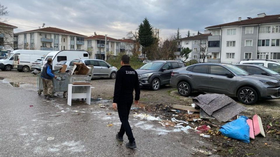 Çevreyi kirleten kişiye kirlettiği alan temizlettirildi