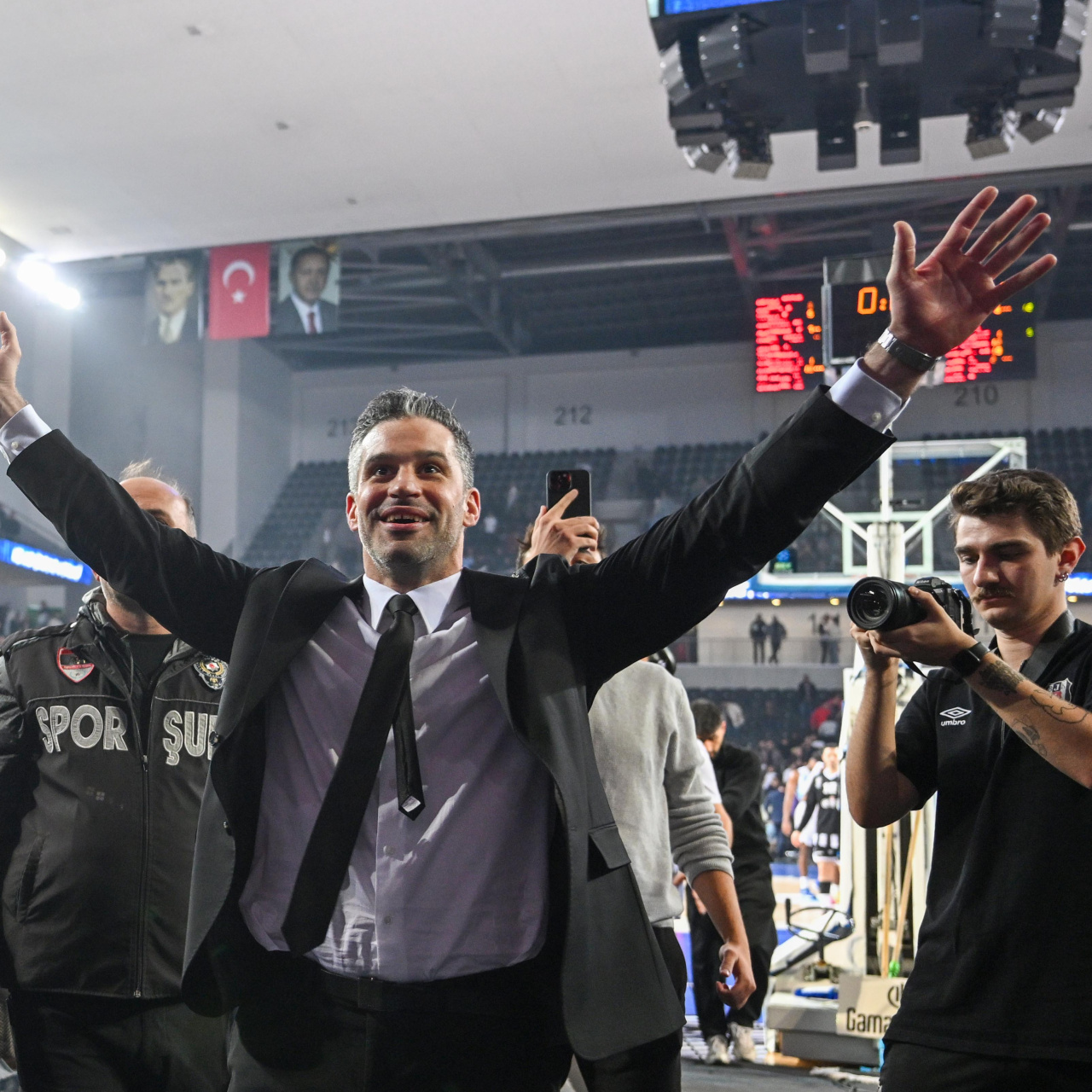 Beşiktaş GAİN, potada yüksekten uçuyor