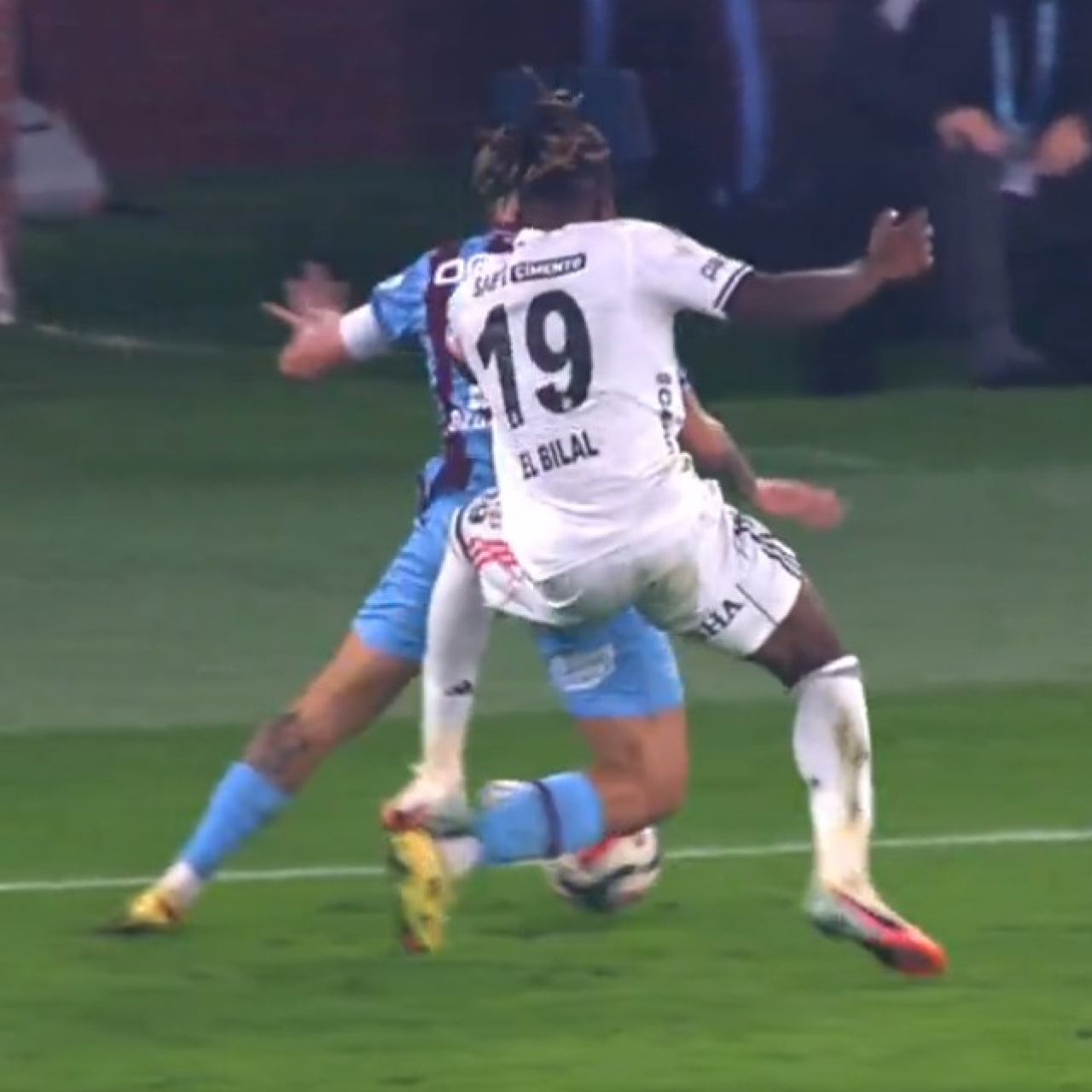 Dev maçta Beşiktaş 10 kişi!