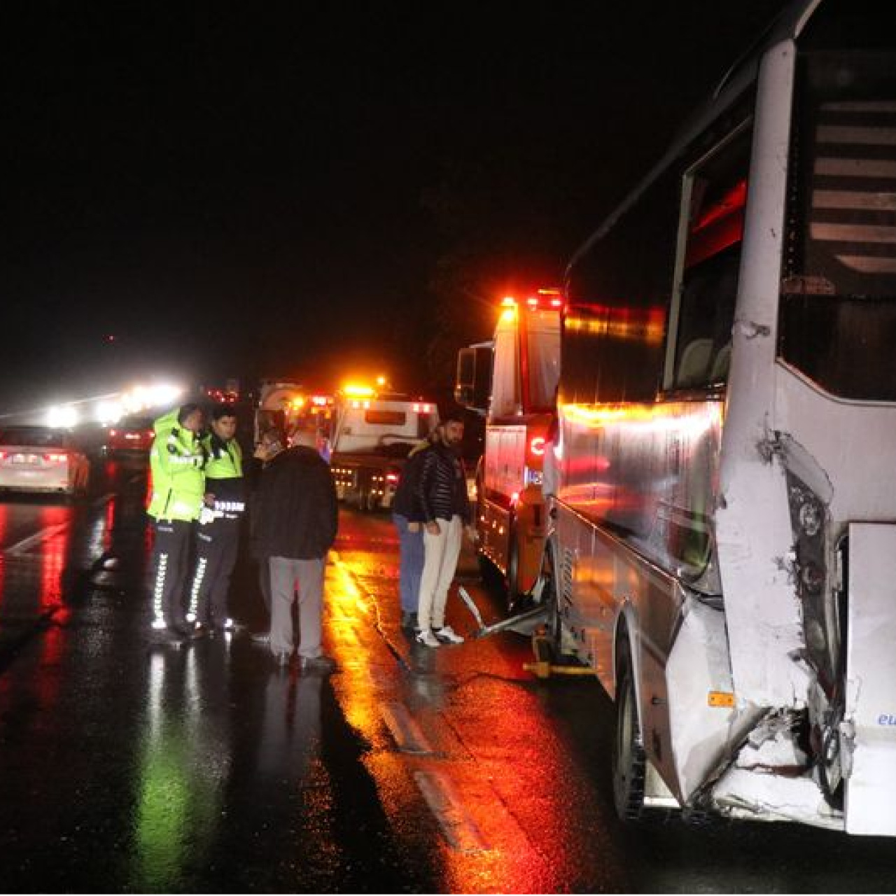 Sakarya'da zincirleme kaza: 12 yaralı
