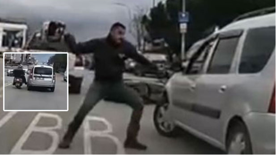 Yol verme kavgasında kask ile saldırdı!