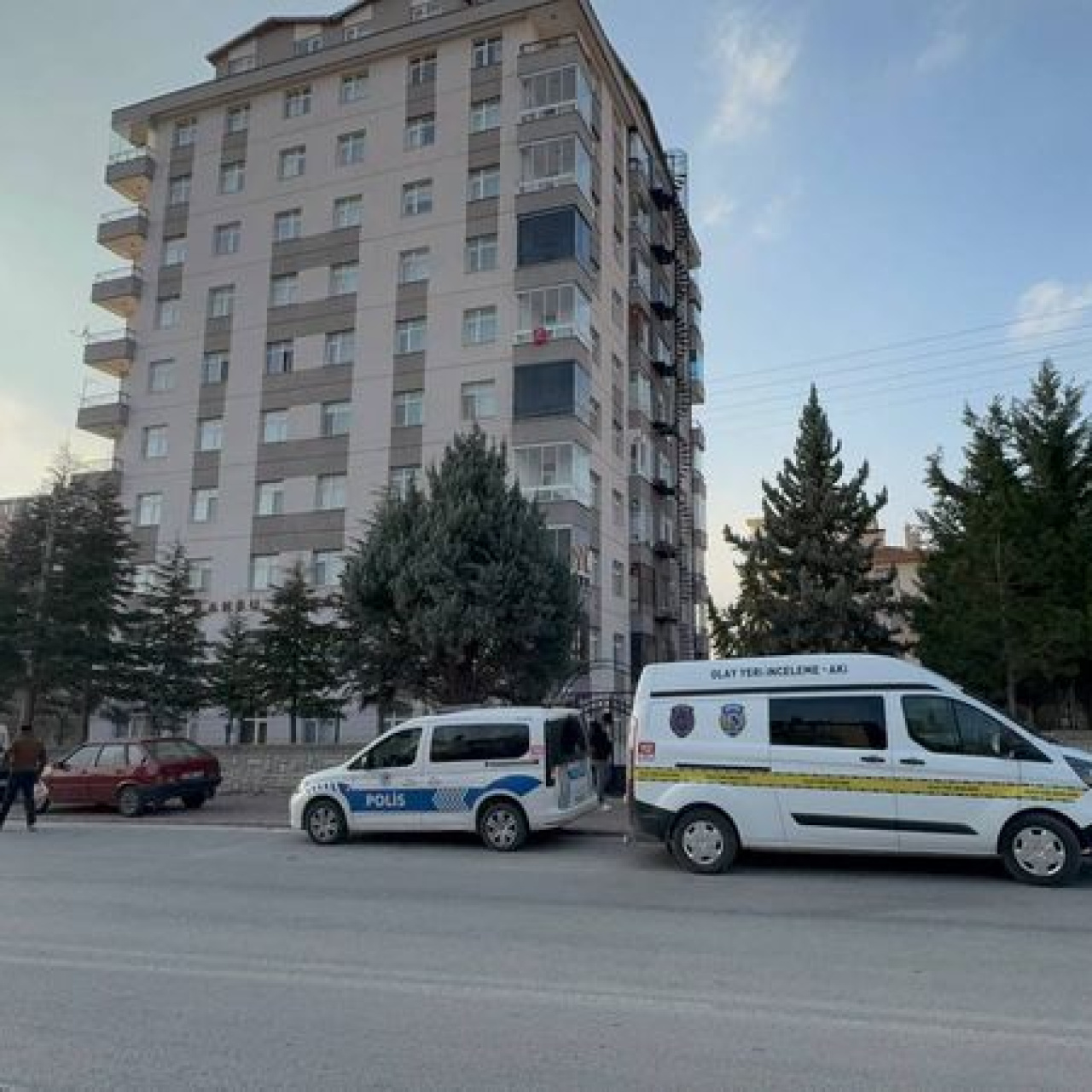 Tartıştığı eşine kurşun yağdırdı!