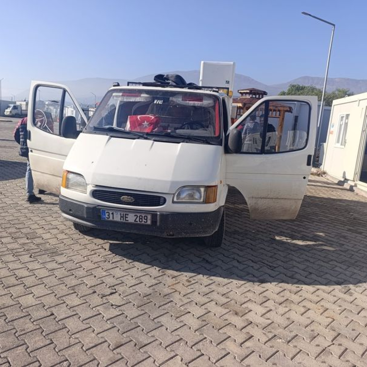 Sahte plaka ile konteynerden eşya çaldı