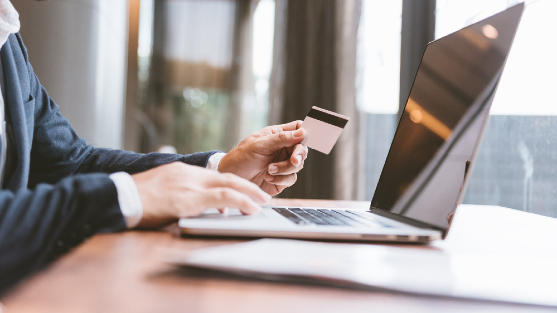 Kredi kartı, nakit avans ve mevduat indirimli faiz oranı yüzde kaç oldu ve indirimli oranlar hangi tarihten itibaren geçerli?