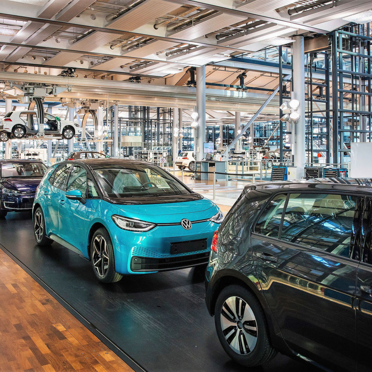 Volkswagen, tarihinde ilk kez fabrika kapatıyor: Otomotiv sektöründe büyük değişim başlıyor!