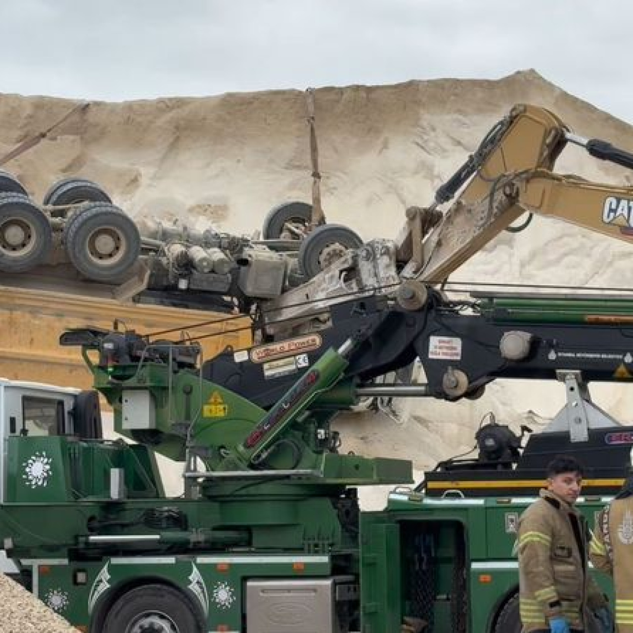 Taş ocağında kamyon devrildi! Acı haber