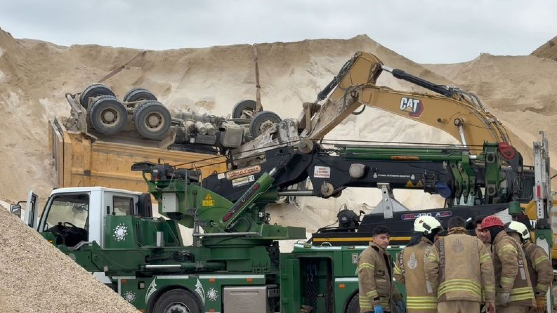 Son dakika: Çatalca'da taş ocağında kamyon devrildi: 64 yaşındaki sürücü yaşamını yitirdi | Son dakika haberleri