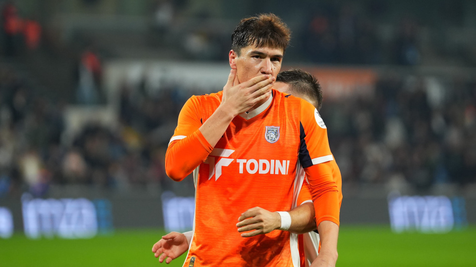 Shomurodov Başakşehir'i sırtlıyor!