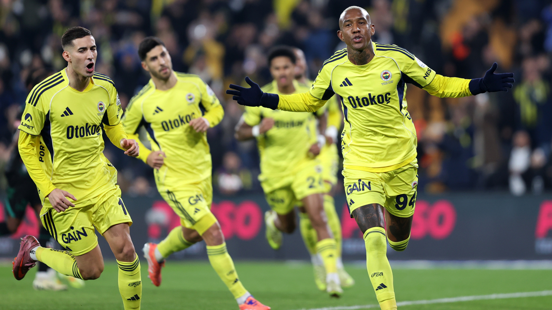 Fenerbahçe, Konyaspor'u 4-1 mağlup etti ve liderliğini sürdürdü