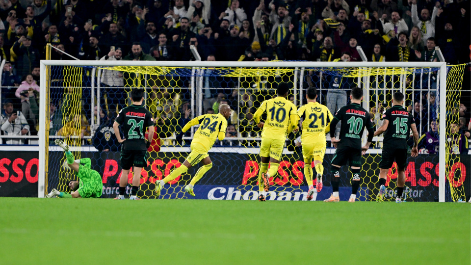 VAR sonrası penaltı kararı!