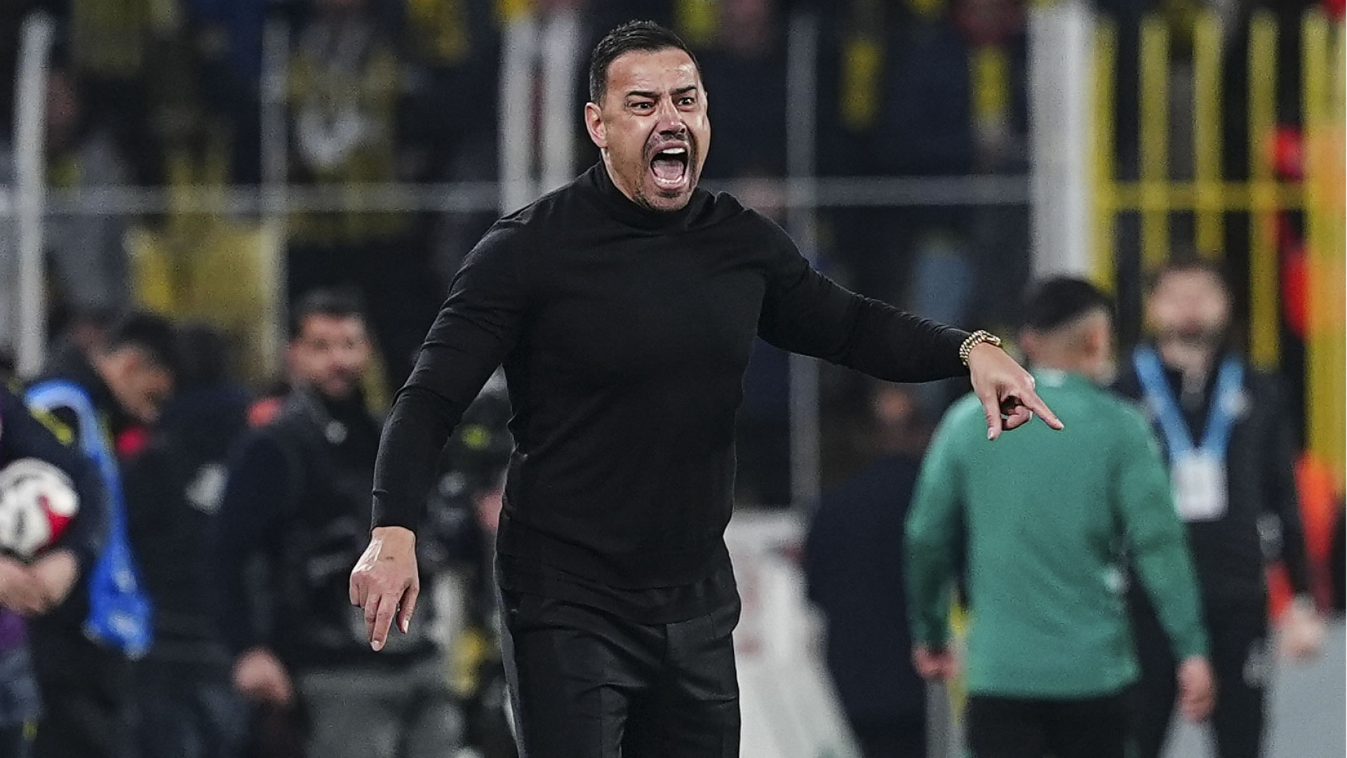 Çağdaş Atan'dan VAR ve Hakem Tepkisi: 'Neden VAR'da Devam Ediyor?'