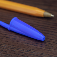 Tükenmez kalem kapağındaki delik neden var?