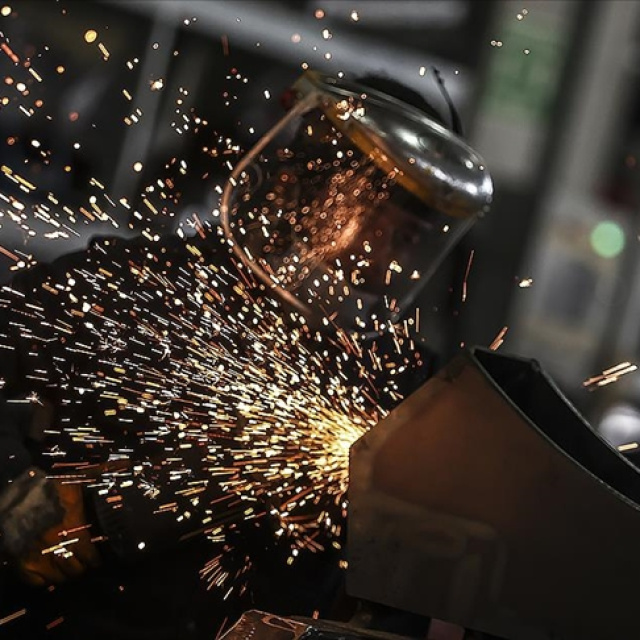 Sanayi sektöründe istihdam azalıyor