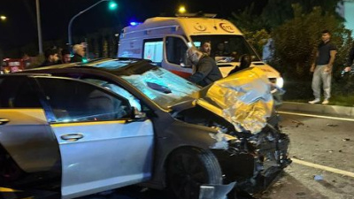 Otomobil ile motosiklet çarpıştı: 1 ölü, 2 yaralı