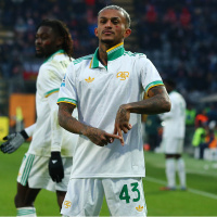 Roma tek attı 3 aldı!