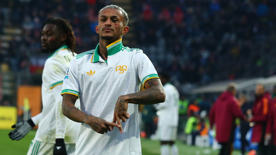 Roma tek attı 3 aldı!