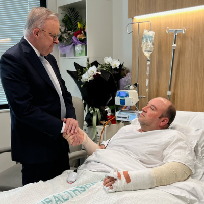 Albanese Ahmed'i ziyaret etti: "Gerçek bir kahraman"