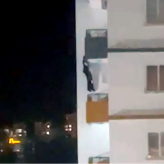 Cinayet işledi! Balkondan kaçmaya çalışırken kaydedildi!