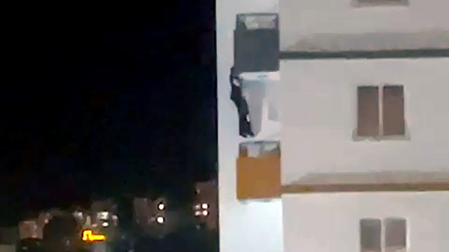 Cinayet işledi! Balkondan kaçmaya çalışırken kaydedildi!
