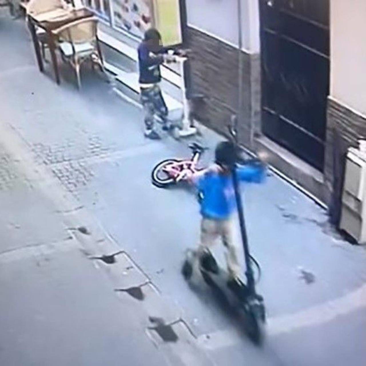 Boylarından büyük scooter çaldılar