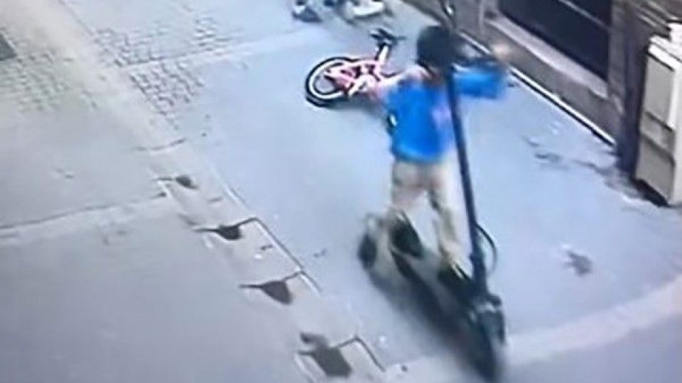 Boylarından büyük scooter çaldılar
