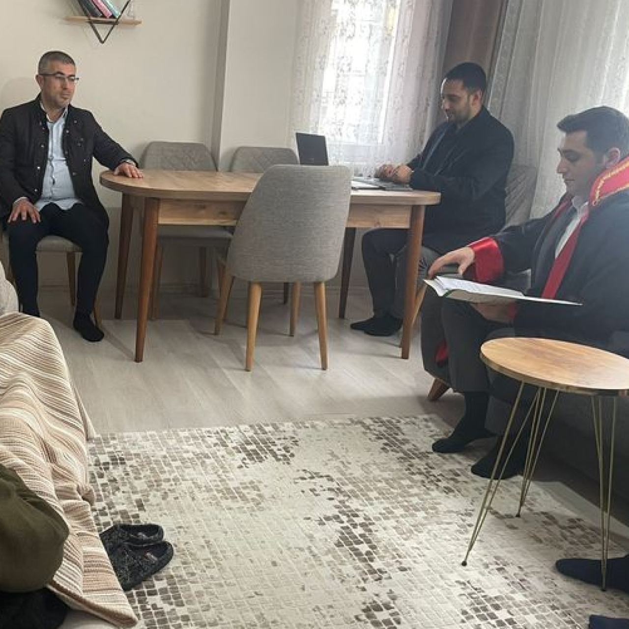 Miras davası evde görüldü