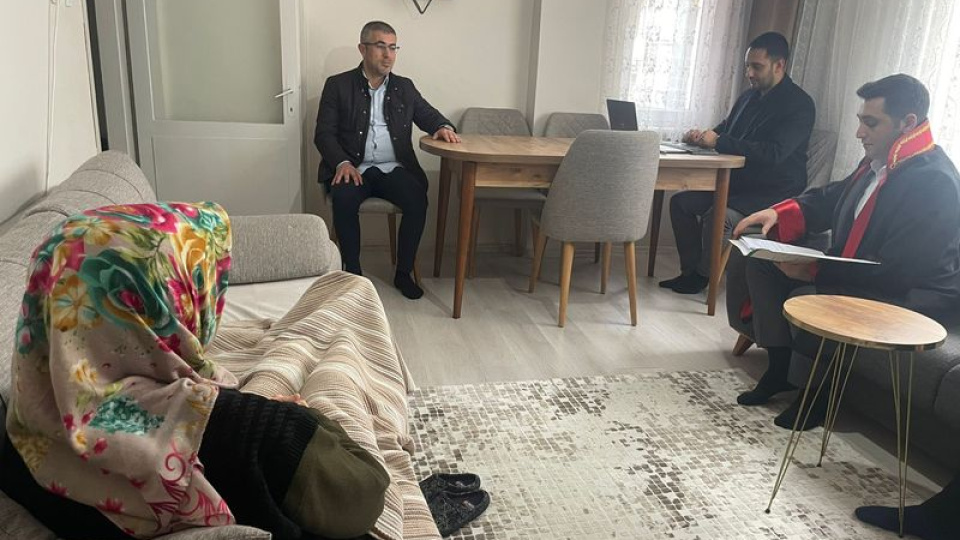 Miras davası evde görüldü