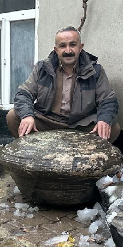 6 gizemli taş 3 yıldır evinin önünde!