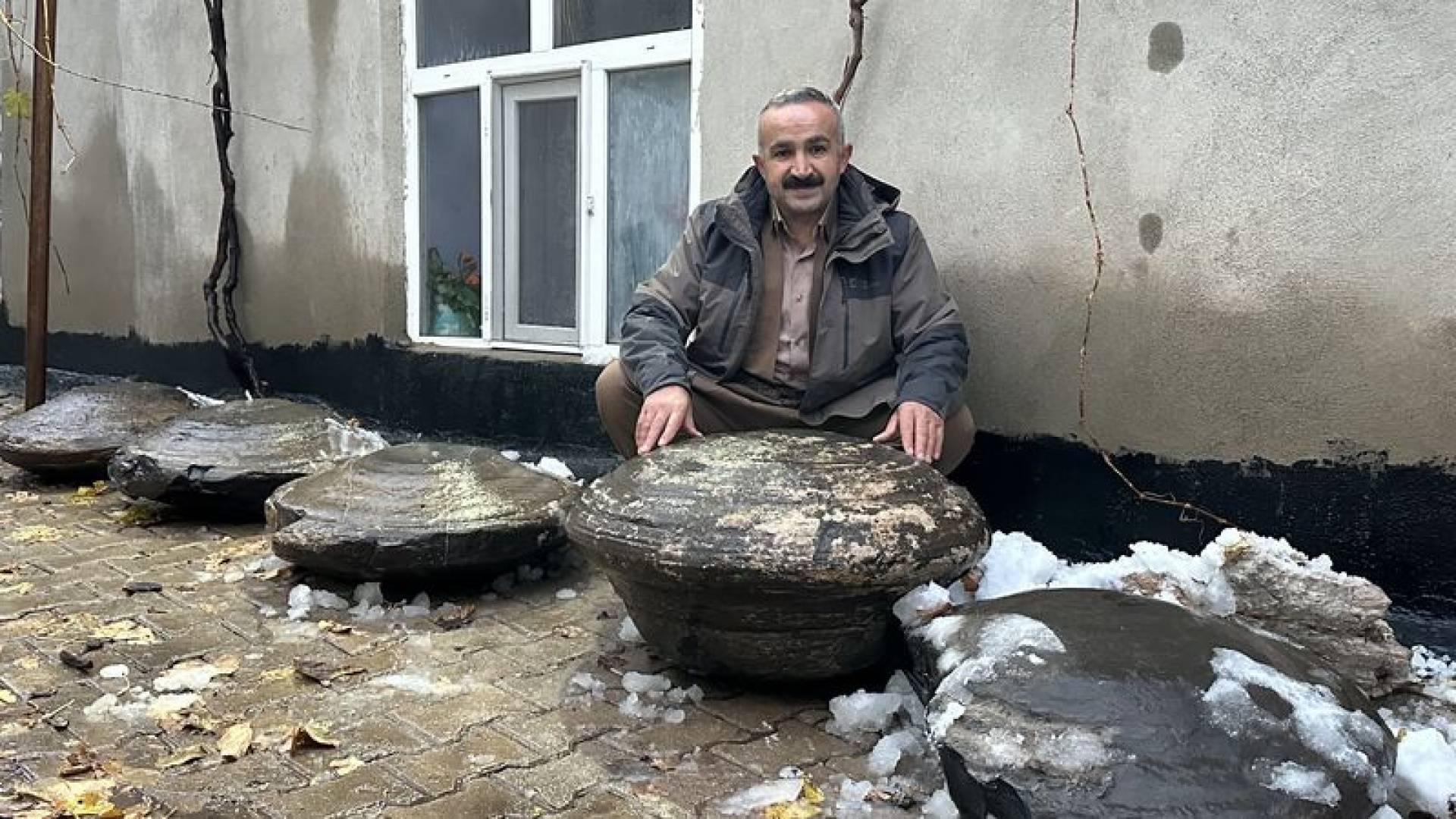 Şemdinli'de Bulunan 6 Gizemli Taş Fosil Mi? Muhtar 3 Yıldır Bekliyor