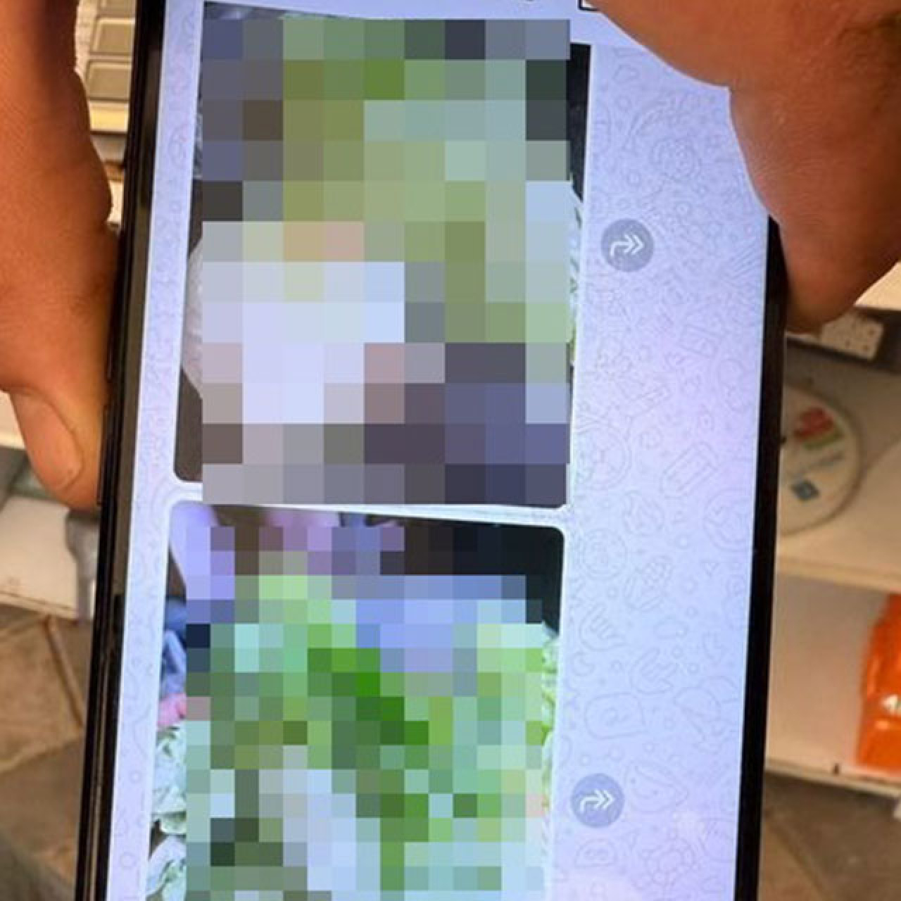 Kız öğrenci grubuna müstehcen fotoğraf atan öğretmen tutuklandı!