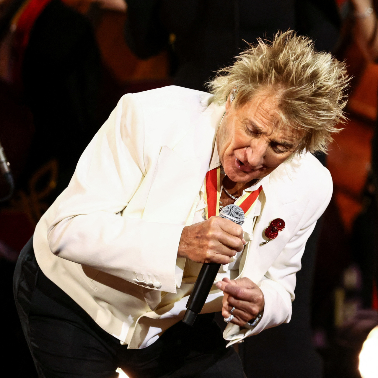 Konseri durdurdu, seyircisini azarladı