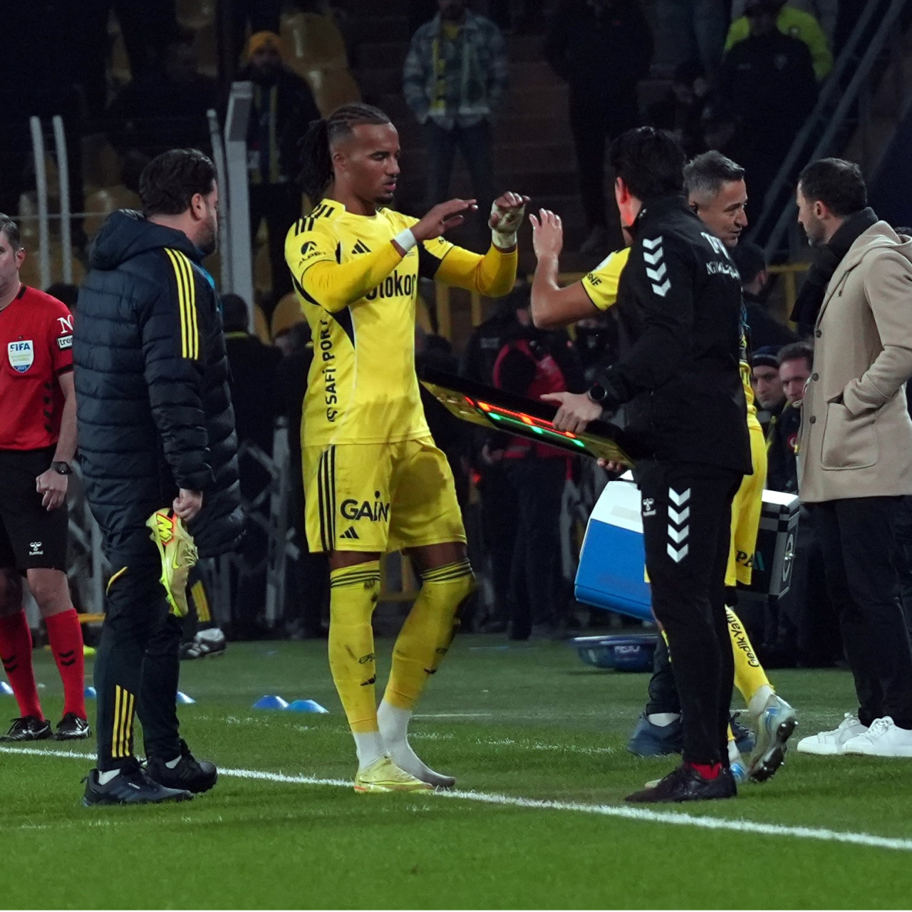 Fenerbahçe'de sakatlık: Archie Brown