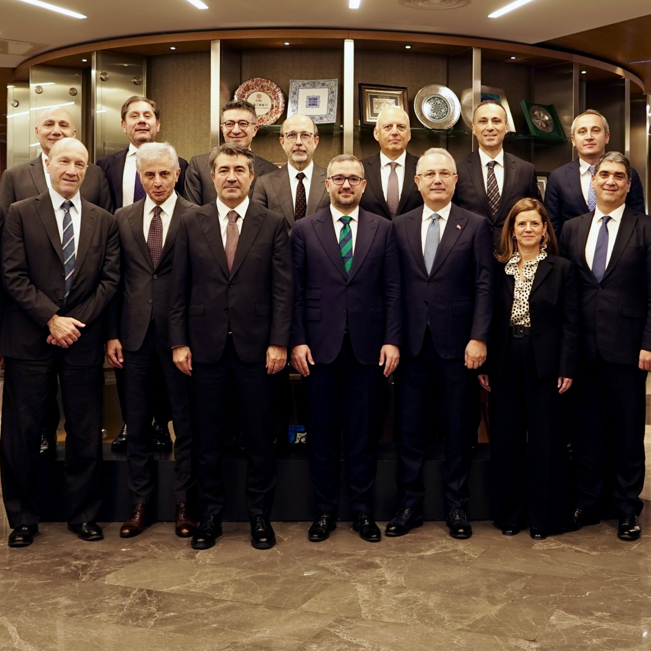 TCMB Başkanı Karahan, bankacılarla buluştu: Ekonomiye yön verecek kararlar alındı!