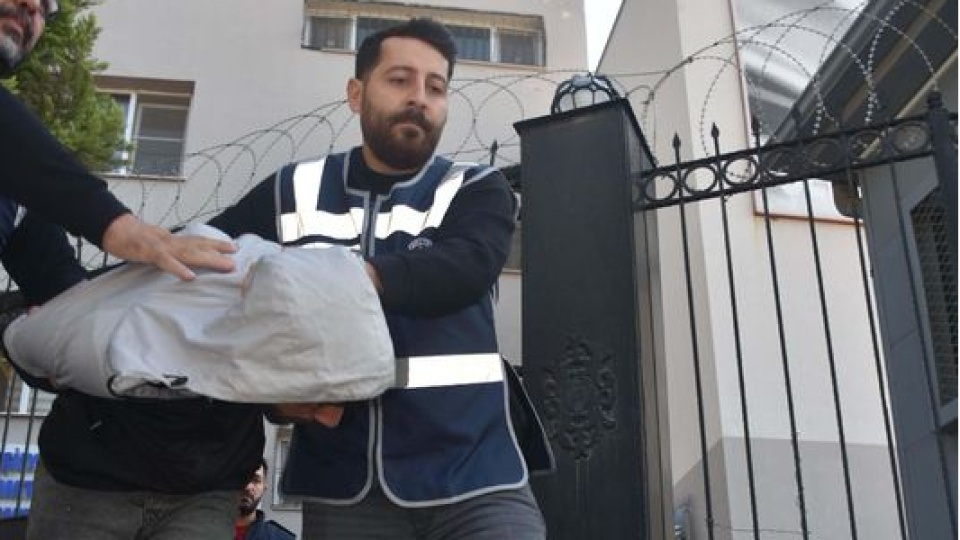 Çocuğunun boğazına bıçak dayadı! Tahliye kararına itiraz!