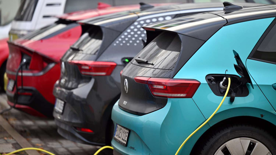 Avrupa'dan elektrikli araçta geri adım