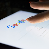 Google'a 67 yazınca neden sallanıyor?