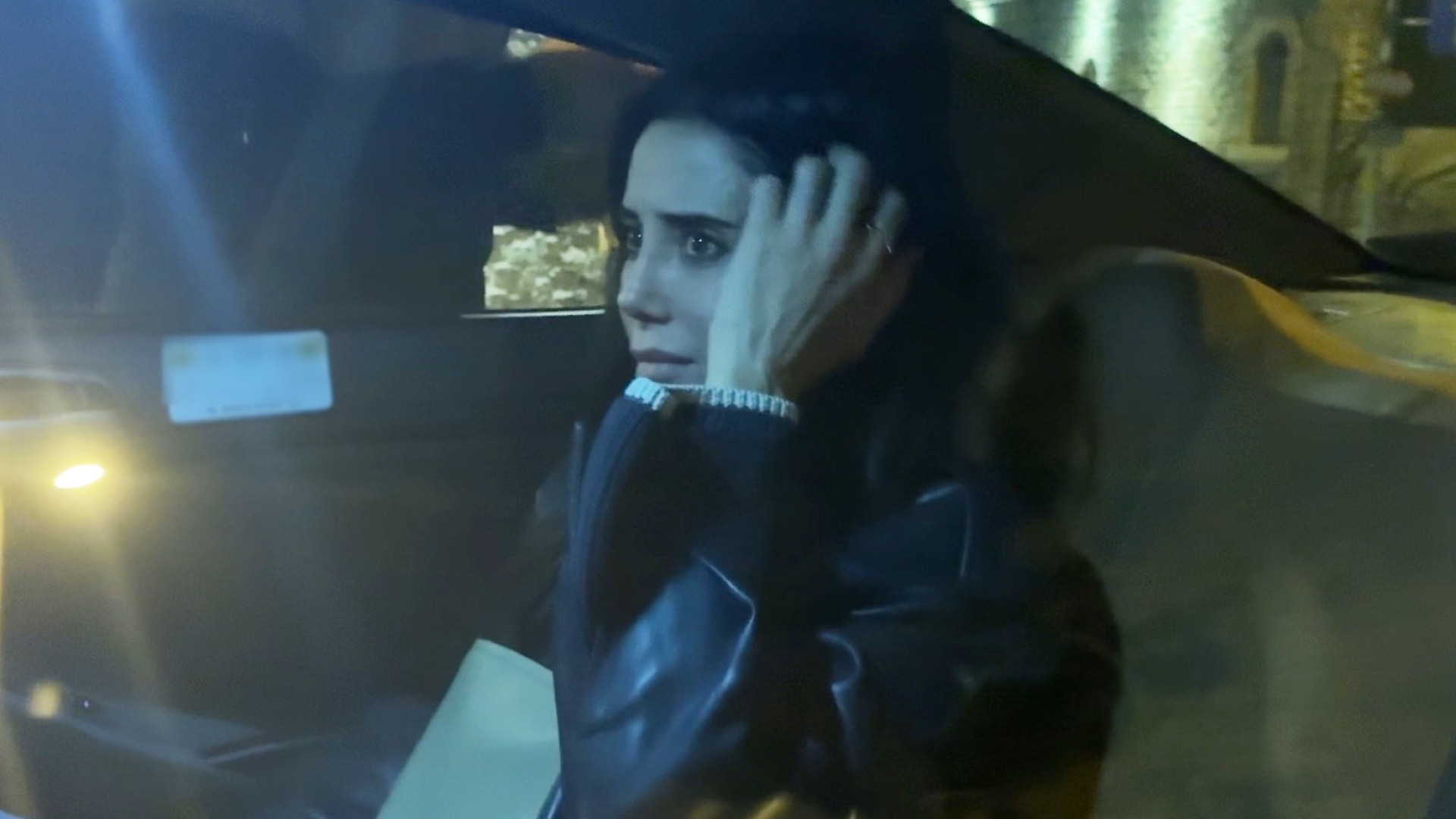 Cansu Dere'nin gizemli halleri