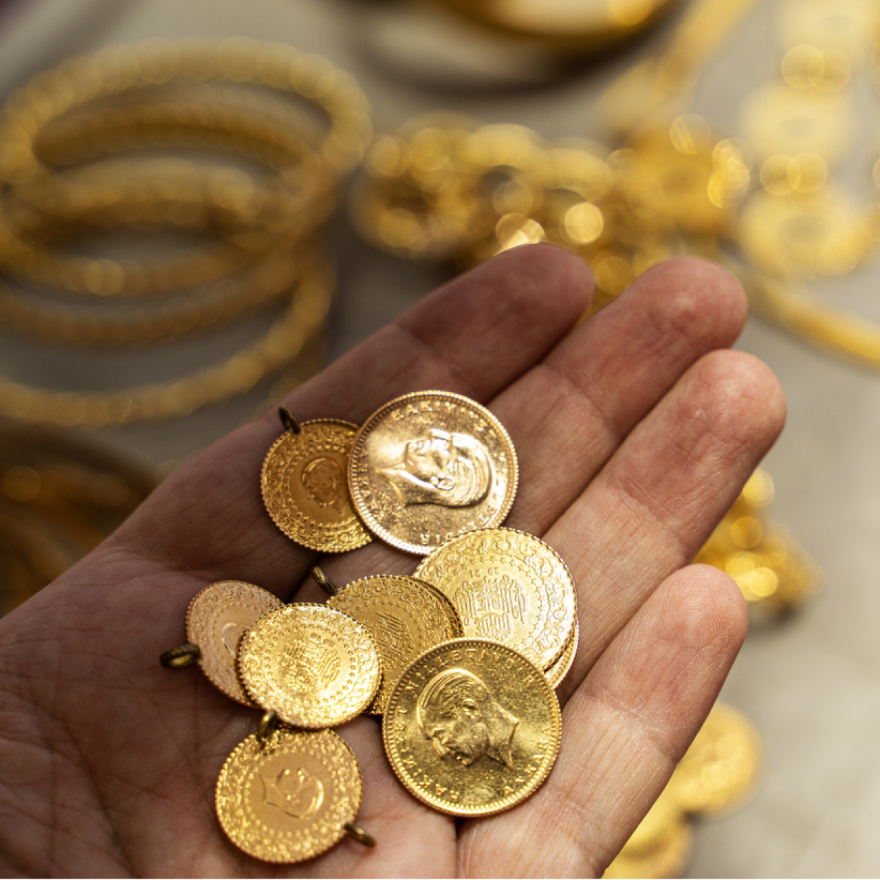 Altın yine yön değiştirdi