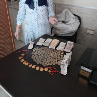 Dilenciden çıkan altın şaşkınlık yarattı!