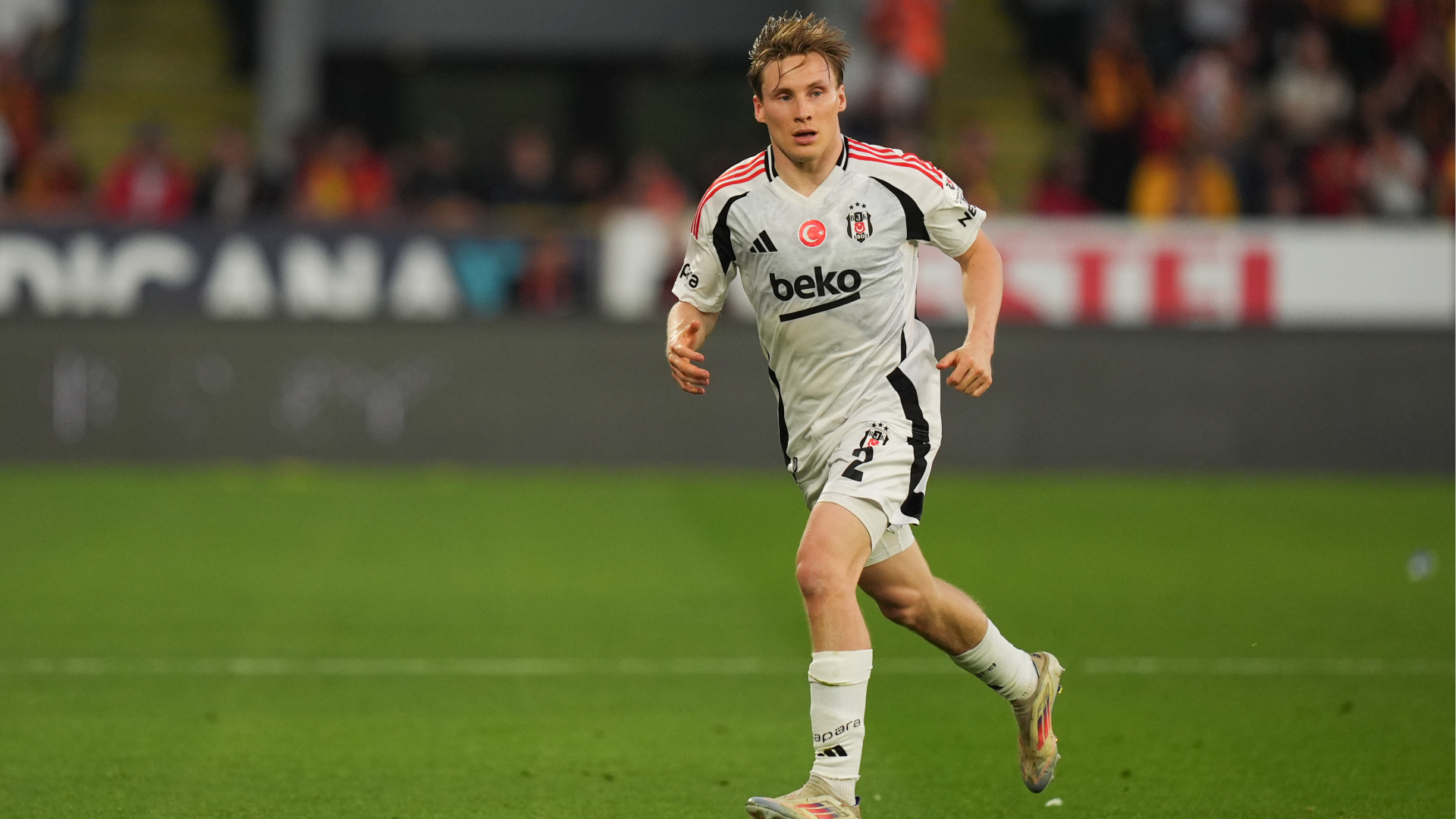 Beşiktaş'ta Transfer Hareketliliği: Svensson ve Jurasek İçin Görüşmeler Başladı