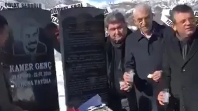 Özgür Özel, İstanbul'da 1908'e kadar vârolan ama sonraları unutulan "Ayyaşlar Bayramı"nı canlandırıp Bekrî Mustafa'nın ruhunu şâd eyledi!