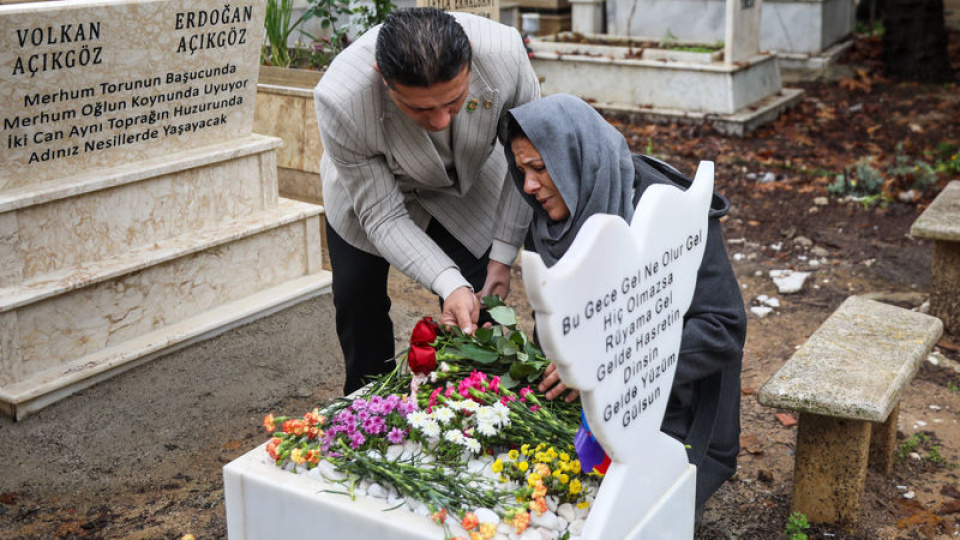 800 bin TL'lik ağlatan tazminat! Mezar taşına sarıldılar...