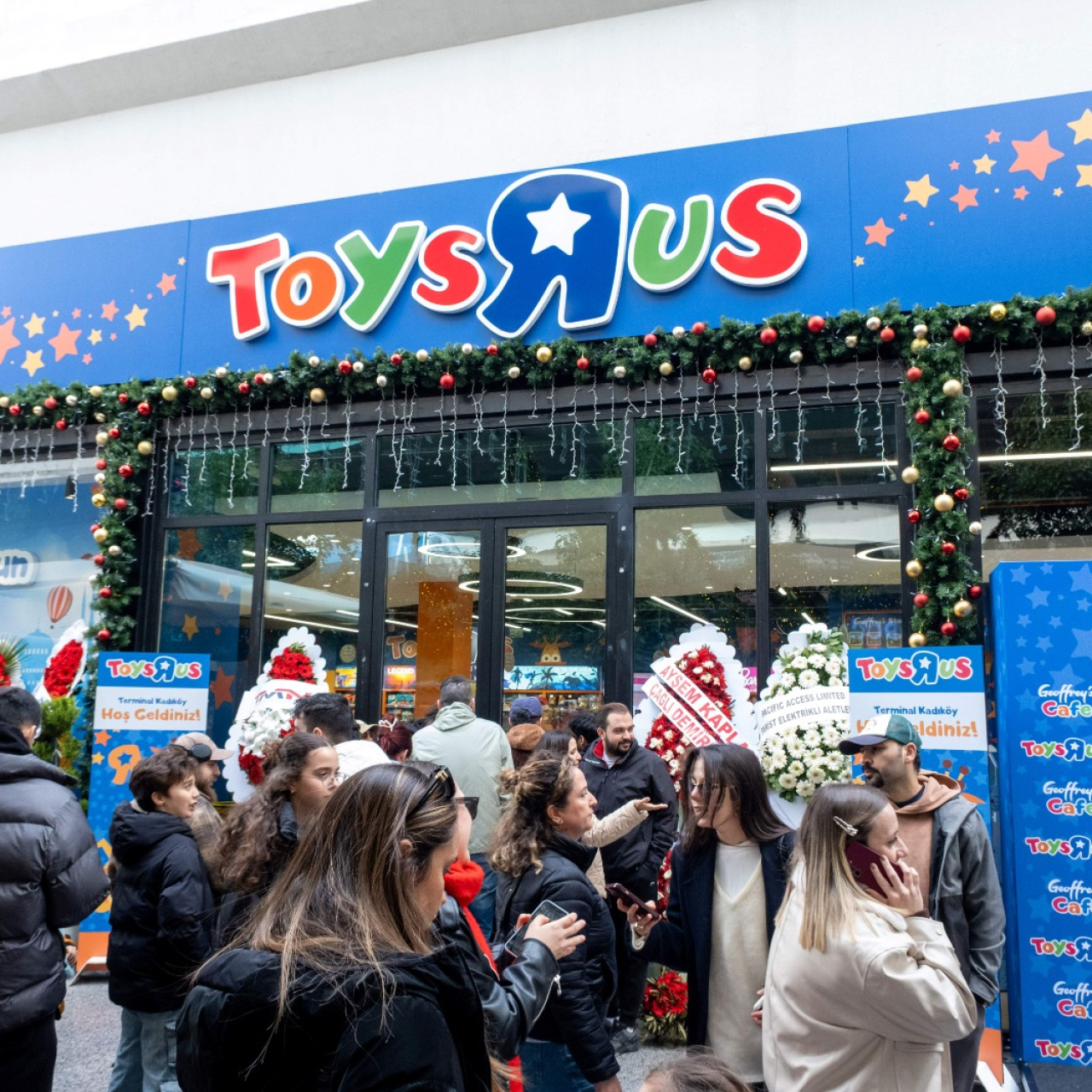Toys“R”Us Türkiye ilk mağazasını Terminal Kadıköy'de açtı ve büyük bir ilgi gördü!